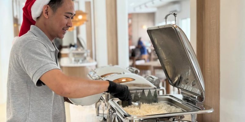 Wooden tables, soft lamps an atmosphere crafted for lingering conversations.#bogorienzecityresor